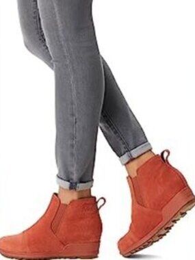 SOREL Evie Pull-On Suede Bootie in Warp Red